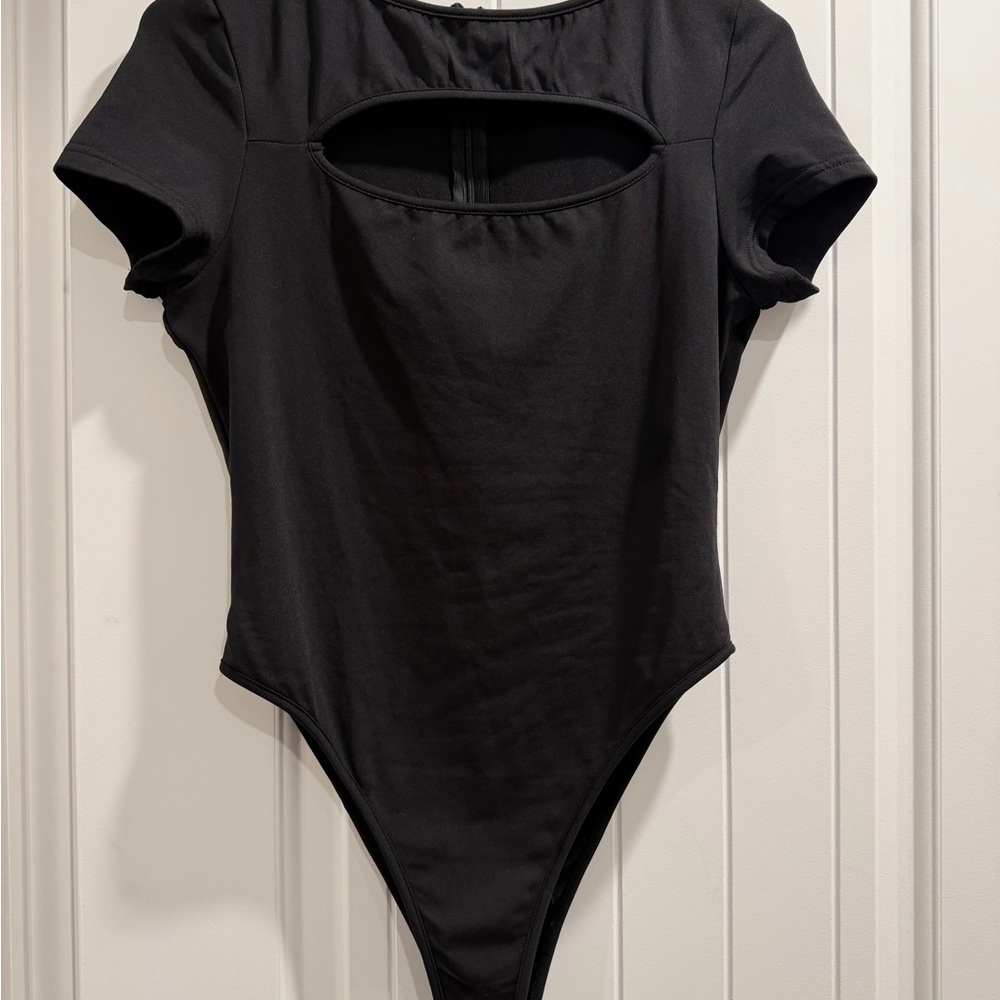 Black Short-Sleeve Keyhole Cutout Bodysuit, Size Large